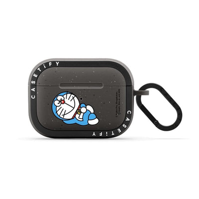 【AIRPODS CASE】CASETiFY Doraemon バウンス AirPods Pro ケース (第1世代 & 第2世代) - Sleeping Doraemon Earbuds Case - マットチャコール