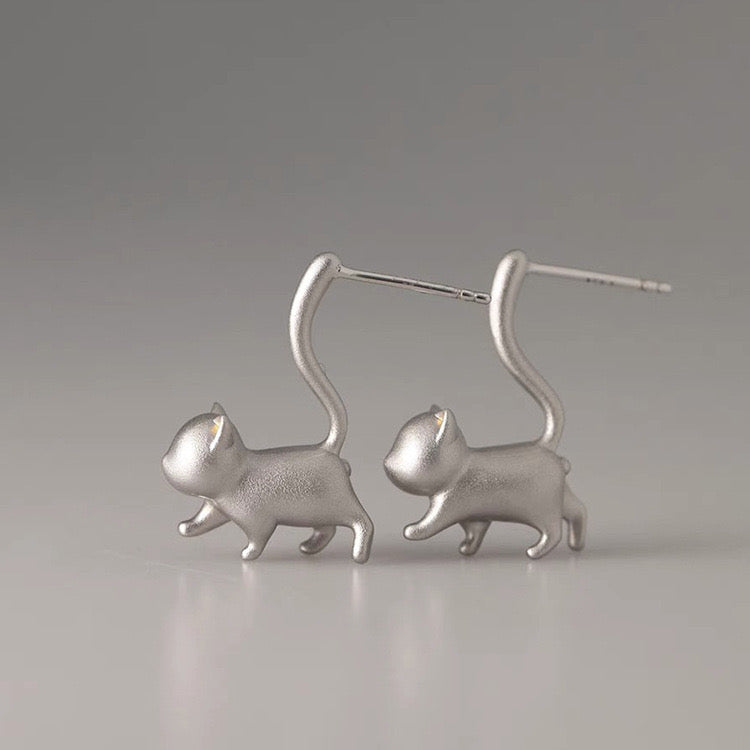【EARRINGS】長いしっぽ ネコちゃんピアス