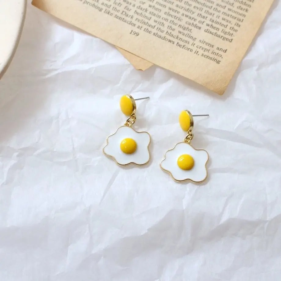 【Earrings】  ミニチュア目玉焼きピアス