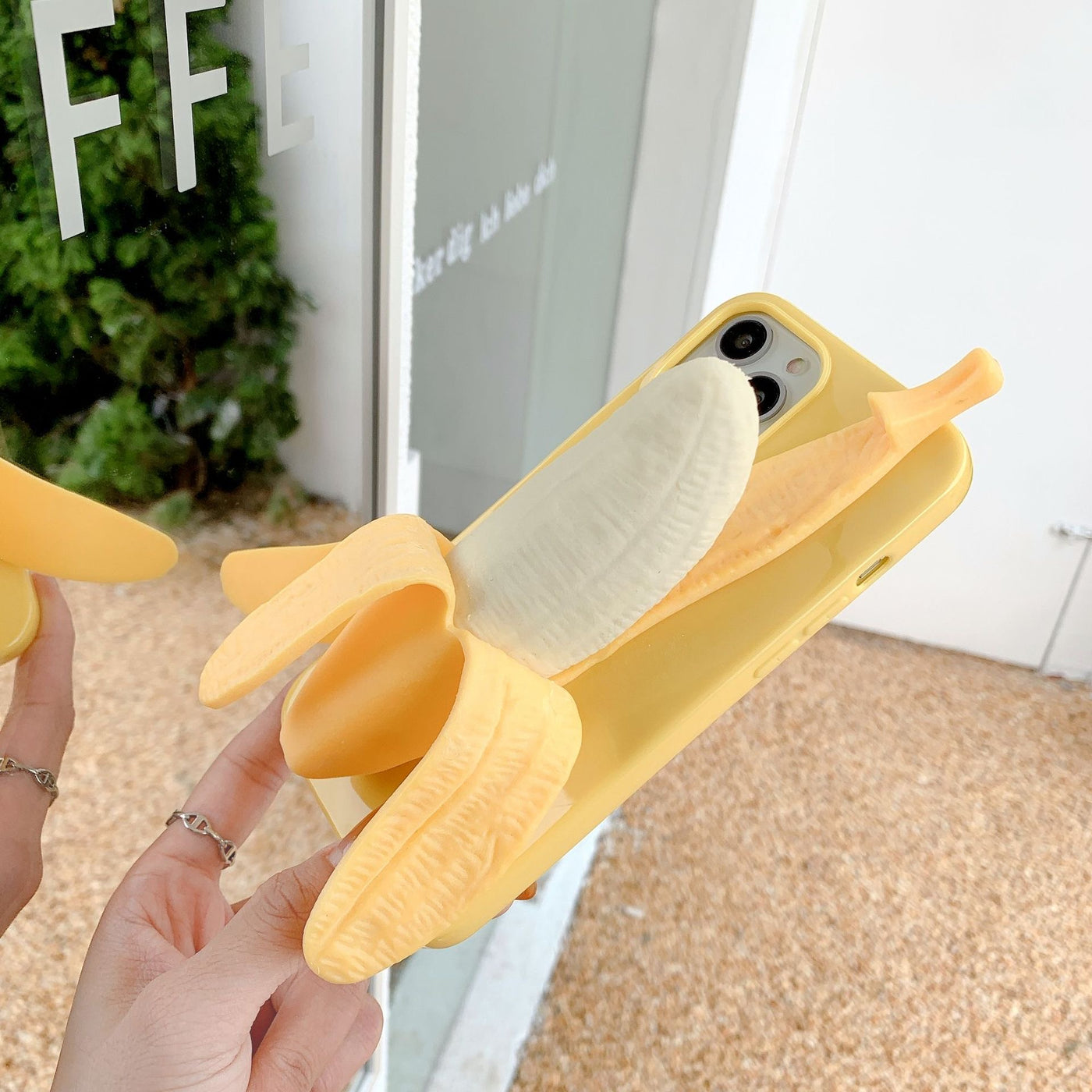 【iPhone Case】本物の立体バナナ リアル スタンド 癒し ストレス解消  滑り止め  iPhoneケース