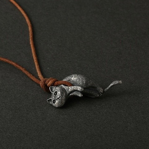 【Necklace】可愛い猫 ねこを抱きしめる 立体 ネックレス