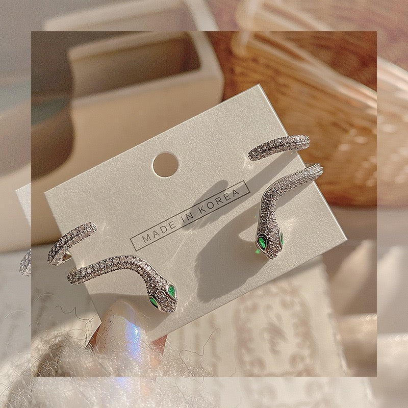 【Earrings】 韓国人気ヘビピアス
