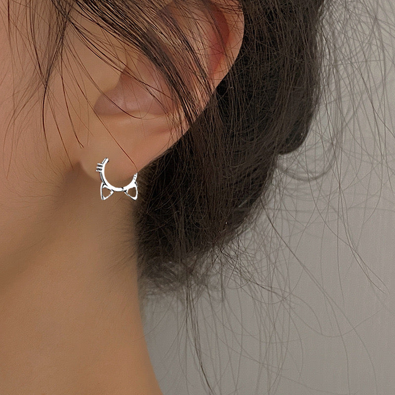 【Earrings】可愛い ねこ 猫 人気 シルバー  ピアス