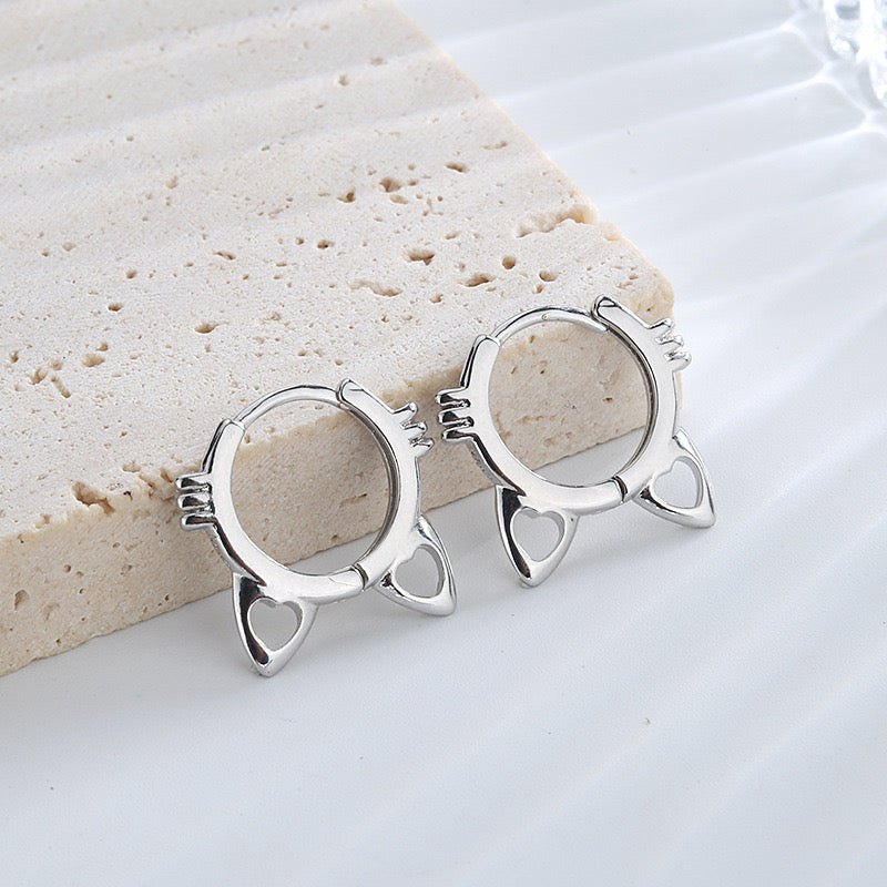 【Earrings】可愛い ねこ 猫 人気 シルバー  ピアス