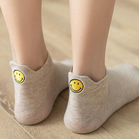 【Socks】可愛いスマイル刺繍レディースソックス